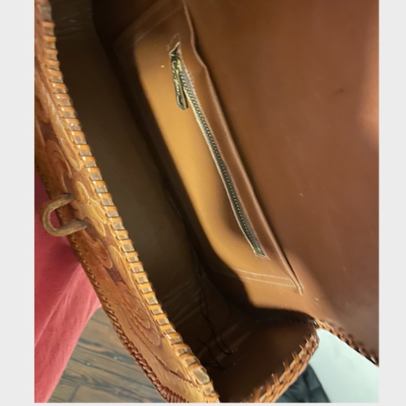 Vintage tan leather boho/chic western inspired leather cross body/shoulder bag - Picture 8 of 8